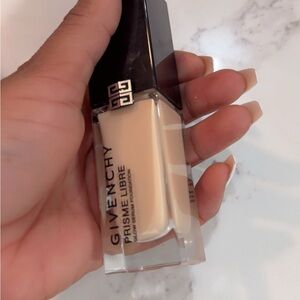 Givenchy Prisme Libre Foundation - Tan Elegance